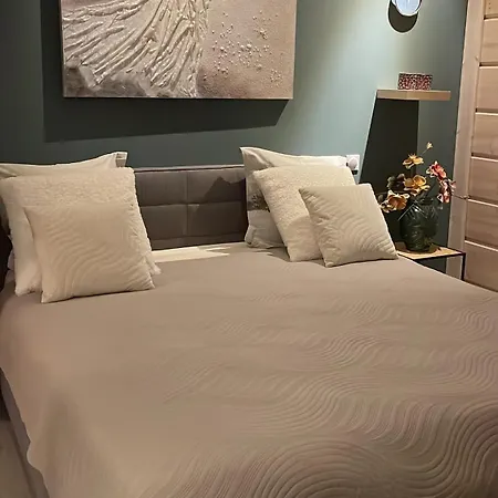 Bed & Breakfast Un Petit Ilot De Confort - Made In Finland Monflanquin