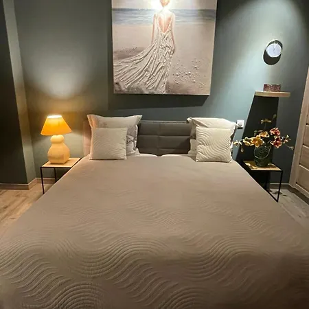 Un Petit Ilot De Confort - Made In Finland Frühstückspension Monflanquin