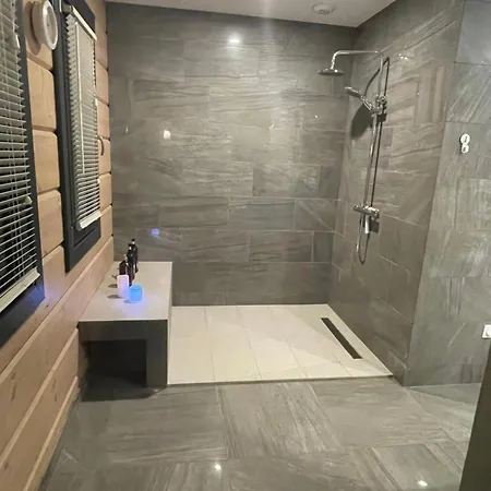 Frühstückspension Un Petit Ilot De Confort - Made In Finland Monflanquin