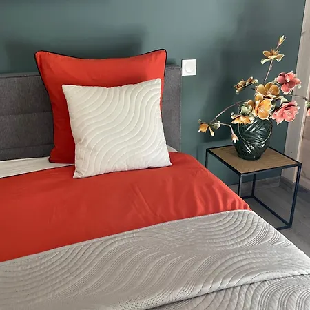 Un Petit Ilot De Confort - Made In Finland Frühstückspension Monflanquin